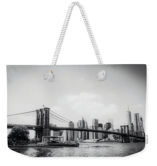 Long Island, Brooklyn, New York Metropolitan Area, Brooklyn Bridge in black and white - Weekender Tote Bag