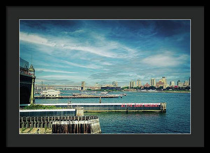 At the same moment. Upper New York Bay, New York - Framed Print - vrmediadecor.vrmedia.com.au